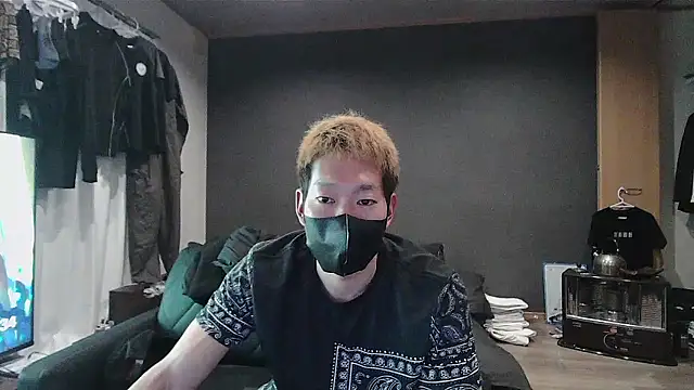 Snapshot of ryuaaaaa chatting on 02/26/26, 05:35 ryuaaaaa online show from 02/26/26, 05:35