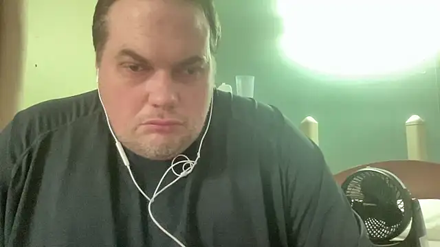 Snapshot of bdsm335 chatting on 02/21/26, 04:09 bdsm335 online show from 02/21/26, 04:09