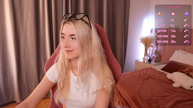 Snapshot of Aiko_Takana chatting on 02/23/26, 12:39 Aiko Takana online show from 02/23/26, 12:39