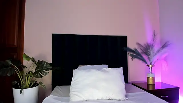 AnnaDenver online show from 04/11/26, 01:57