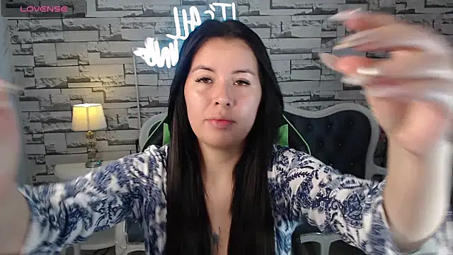 Kylia a online show from 06/18/26, 08:03