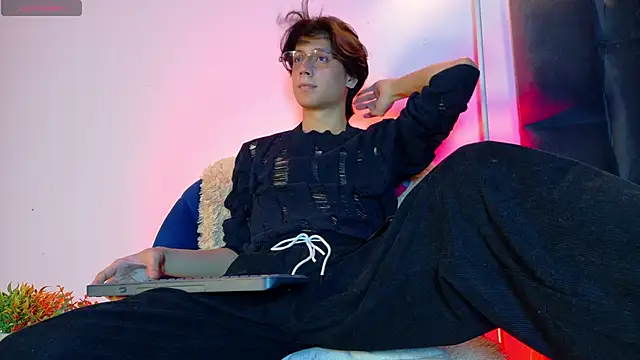 lui x dust online show from 04/14/26, 03:33