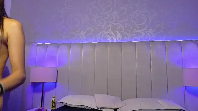 Snapshot of Emily__Stef chatting on 07/03/26, 12:00 Emily Stef online show from 07/03/26, 12:00