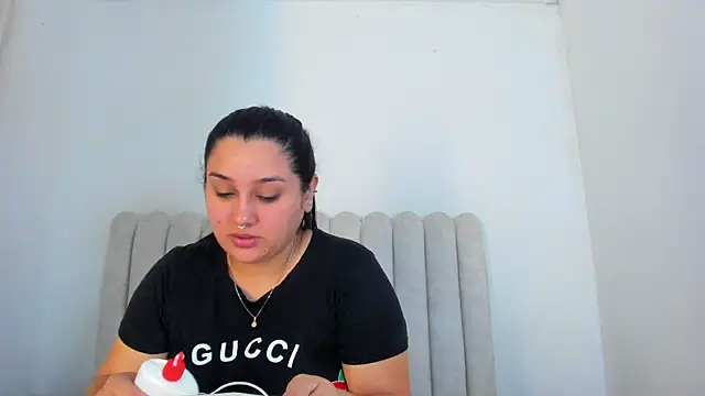 MiaFoox   online show from 04/22/26, 02:13