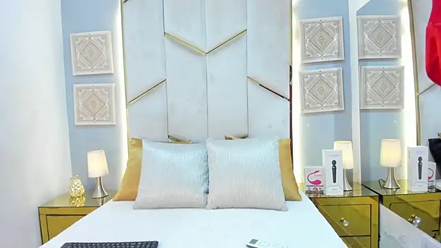 KarinaaCoxx online show from 04/04/26, 12:34