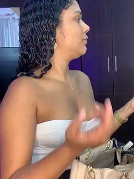 Miaafoxx   online show from 04/18/26, 07:51