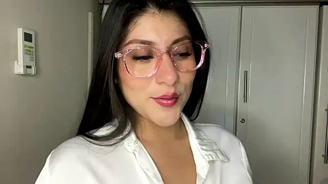 latinasoftie online show from 06/11/26, 02:53