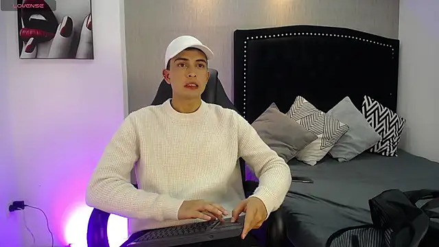 NewYoungHot online show from 04/10/26, 08:16