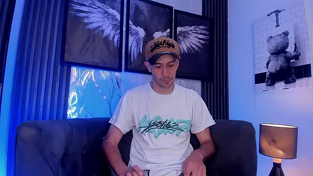 Milanwhite  online show from 02/23/26, 11:33