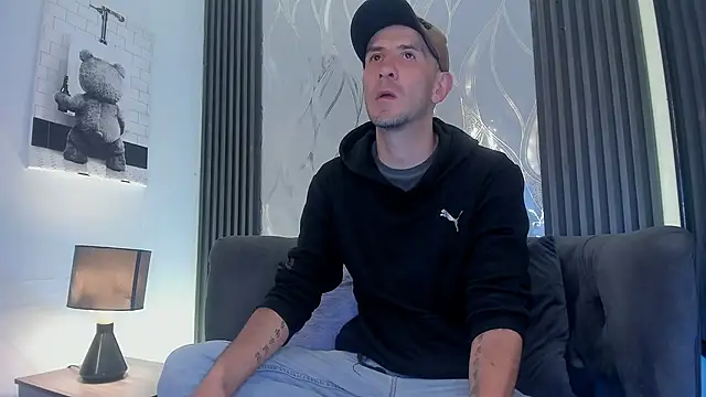 Milanwhite  online show from 02/20/26, 12:07