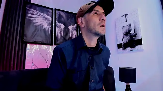 Milanwhite  online show from 02/24/26, 11:33