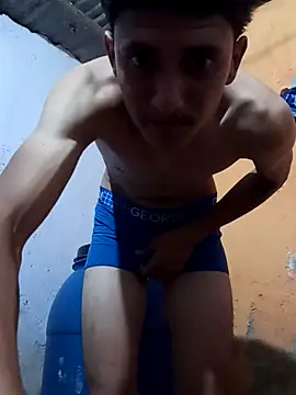 Snapshot of sexoduro_1 chatting on 02/26/26, 02:11 sexoduro 1 online show from 02/26/26, 02:11