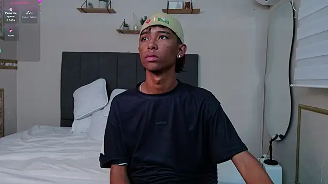 Snapshot of Little_Twink19x chatting on 02/27/26, 11:54 Little Twink19x online show from 02/27/26, 11:54