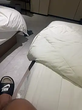 zhuendong000001 online show from 04/19/26, 01:56