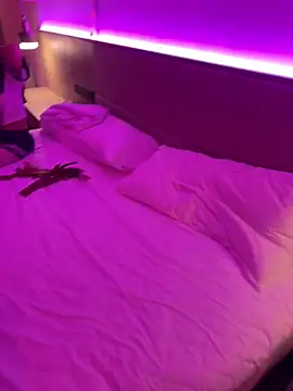 zhuendong000001 online show from 04/15/26, 04:55