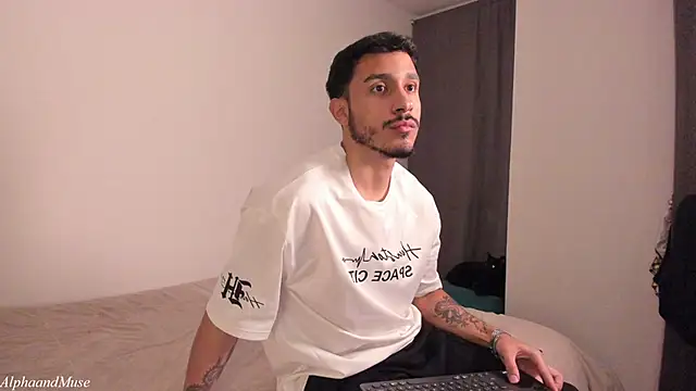 Snapshot of alphaandmuse chatting on 02/26/26, 02:00 alphaandmuse online show from 02/26/26, 02:00