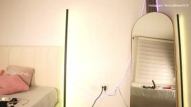 monicaflowerr online show from 05/28/26, 08:04