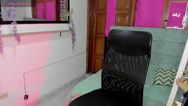 Snapshot of Aysha_winxs chatting on 06/06/26, 03:23 Aysha winxs online show from 06/06/26, 03:23