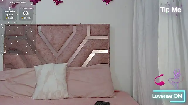 Roxy-Fox  online show from 04/07/26, 03:30