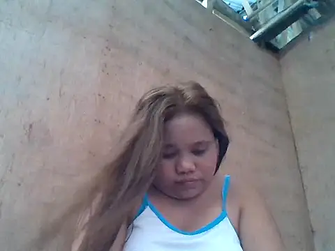 Snapshot of sweetlyn31 chatting on 06/05/26, 03:00 sweetlyn31 online show from 06/05/26, 03:00