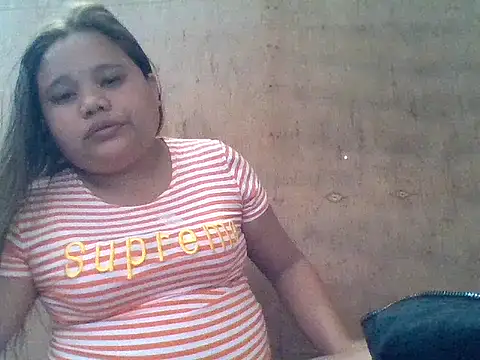 Snapshot of sweetlyn31 chatting on 06/04/26, 12:37 sweetlyn31 online show from 06/04/26, 12:37