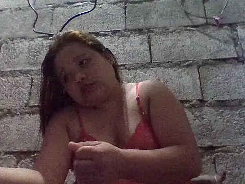 Snapshot of sweetlyn31 chatting on 06/14/26, 10:11 sweetlyn31 online show from 06/14/26, 10:11