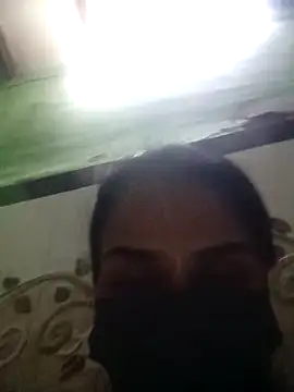 Snapshot of Vandana122 chatting on 05/05/26, 11:02 Vandana122 online show from 05/05/26, 11:02