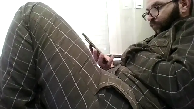Snapshot of Florent1307 chatting on 06/18/26, 08:36 Florent1307 online show from 06/18/26, 08:36