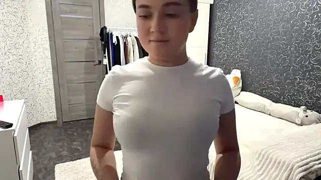 JoycelynUrion online show from 04/02/26, 12:01