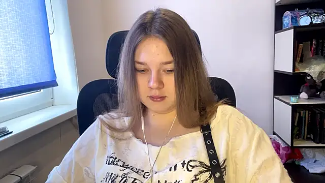 TomikoPfau online show from 03/24/26, 07:52