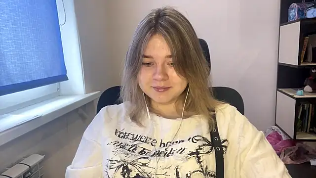 TomikoPfau online show from 04/06/26, 07:53