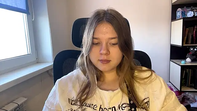 TomikoPfau online show from 03/30/26, 08:27