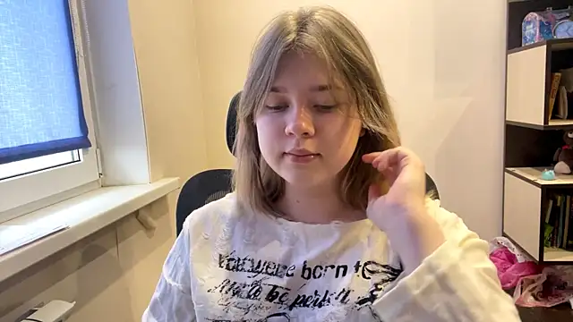 TomikoPfau online show from 04/12/26, 05:11