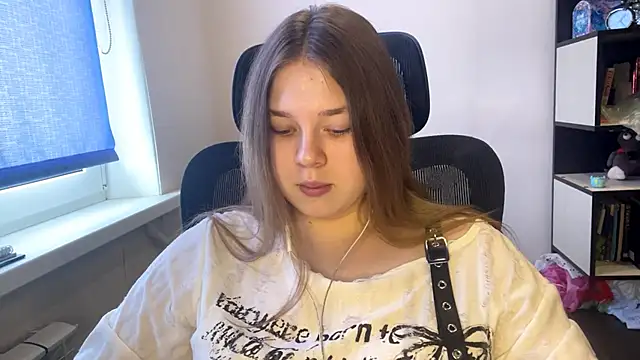 TomikoPfau online show from 03/19/26, 10:15