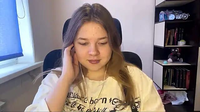 TomikoPfau online show from 04/01/26, 07:53