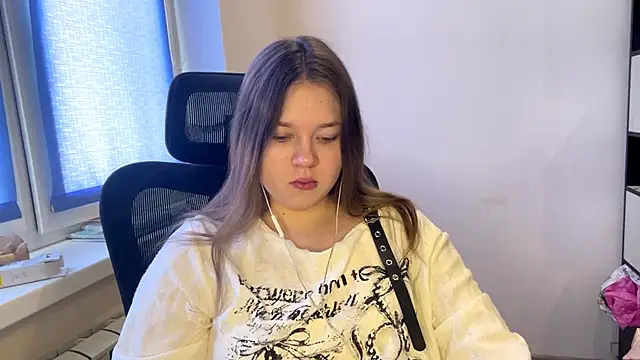 TomikoPfau online show from 03/09/26, 07:45