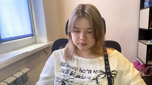 TomikoPfau online show from 04/10/26, 07:48