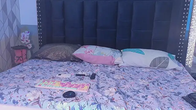 naughtyyindiann online show from 04/09/26, 02:46