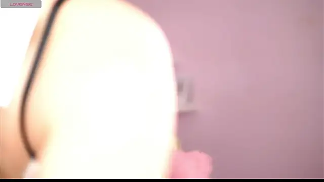 Playful Issa online show from 03/21/26, 02:02