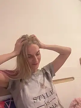 Snapshot of Faiiry_ chatting on 02/19/26, 06:49 Faiiry online show from 02/19/26, 06:49