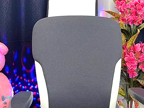 Snapshot of Loving_neha chatting on 02/21/26, 03:52 Loving neha online show from 02/21/26, 03:52