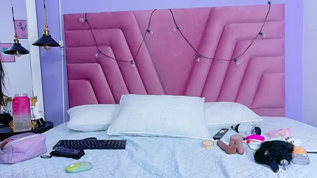 curvybuffgirllll online show from 04/13/26, 07:40