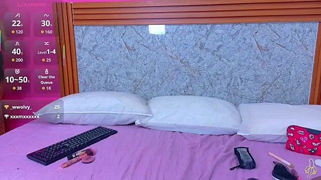 Snapshot of curvybuffgirllll chatting on 05/15/26, 07:23 curvybuffgirllll online show from 05/15/26, 07:23