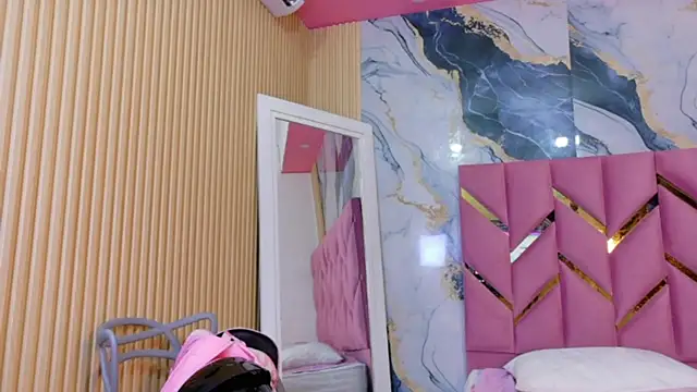 curvybuffgirllll online show from 04/05/26, 07:31