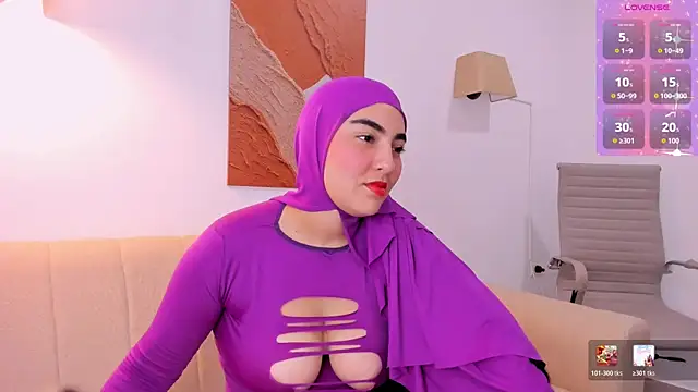 Snapshot of Malika_Noor chatting on 06/29/26, 01:33 Malika Noor online show from 06/29/26, 01:33