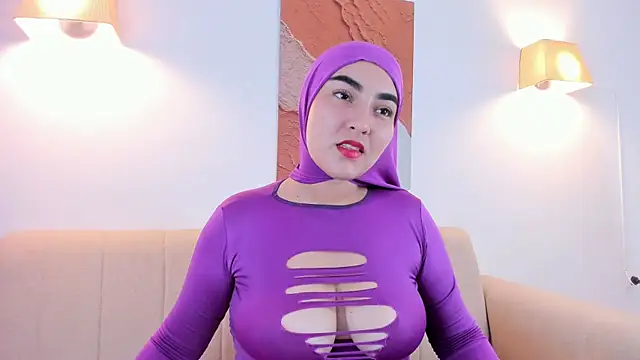Snapshot of Malika_Noor chatting on 05/13/26, 02:24 Malika Noor online show from 05/13/26, 02:24