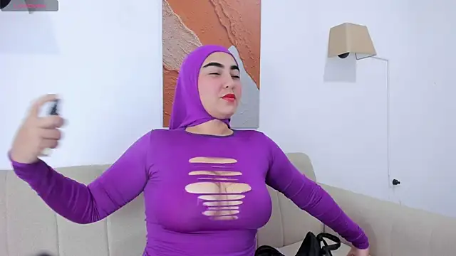 Snapshot of Malika_Noor chatting on 06/18/26, 02:00 Malika Noor online show from 06/18/26, 02:00