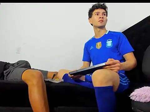 hot boys 2  online show from 03/06/26, 03:56