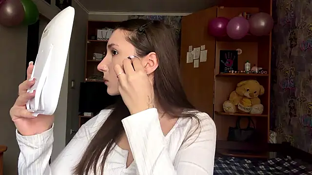 Snapshot of poly_princess chatting on 02/23/26, 07:09 poly princess online show from 02/23/26, 07:09