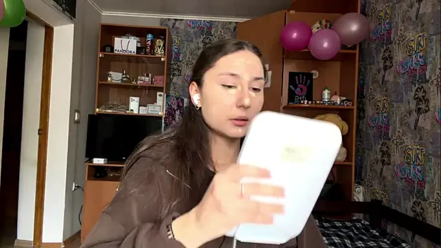 Snapshot of poly_princess chatting on 02/26/26, 10:15 poly princess online show from 02/26/26, 10:15